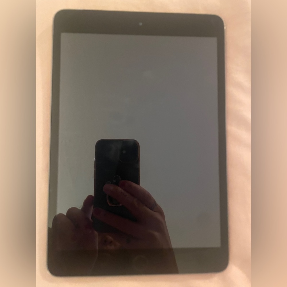 Apple iPad Mini 2, 16 GB, wifi + 4G, space gray. Excellent used condition!